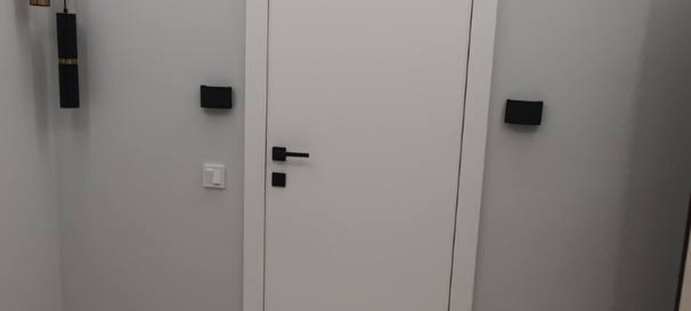 Установили межкомнатную дверь